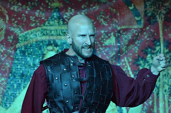 Karl, der spätere Große und gekrönte Kaiser, bei einer Aufführung in Enger. - © Daniela Dembert