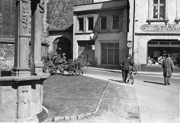 Der Imbiss Kaiser am Neuen Markt in Herford um 1966. - © Frank-Michael Kiel-Steinkamp