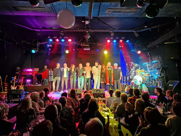Die Smallstars treten am Silvesterabend in der Gütersloher Weberei auf. - © rr