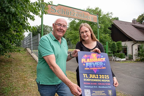 Major Jürgen Utecht und Vereinssprecherin Alina Uekermann werben für die große Auftaktparty am Freitagabend. - © Felix Brenneke