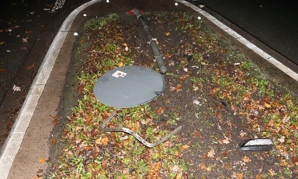 Mehrere Verkehrsschilder wurden beschädigt. - © Höxter