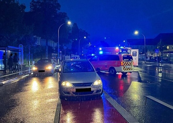 Auf der Straße Niederwall kam es zu einer Kollision zwischen einer Auto-Fahrerin mit einem Fußgänger. - © Polizei Minden-Lübbecke