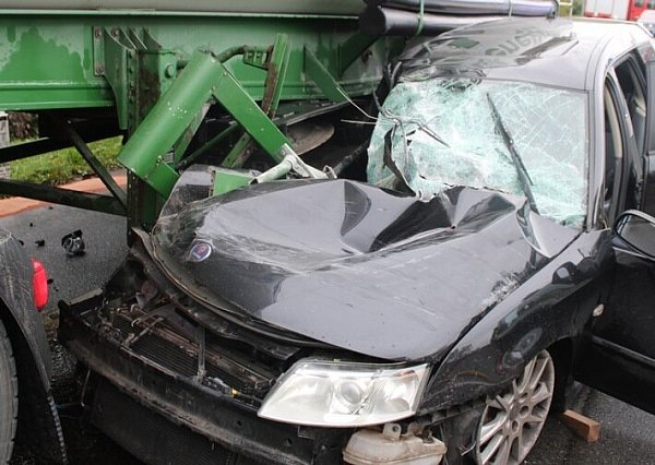 Der Saab wurde abgeschleppt. - © Polizei Minden-Lübbecke