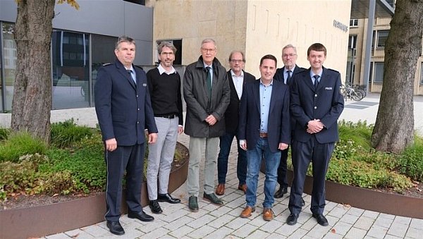 Polizei und Stadt Gütersloh legen Grundstein für gemeinsame Dienststelle
Im Erdgeschoss des Rathauses soll in Zukunft zusammengearbeitet werden - © Gütersloh
