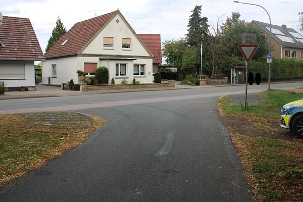 Unfallstelle, an der eine Autofahrerin und eine Schülerin auf ihrem Fahrrad kollidierten. - © Polizei Minden-Lübbecke