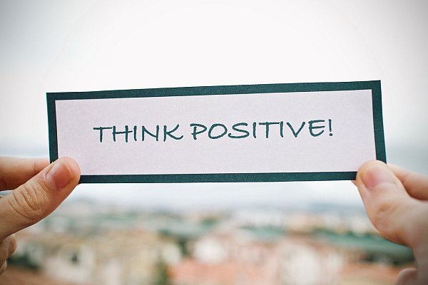 Mit einer positiven Einstellung durch die Abiturprüfungen – Optimismus stärkt die Nerven und fördert den Lernerfolg. - © Symbolbild: Pixabay