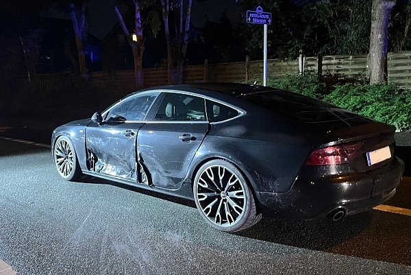 Der Audi A7 war nicht mehr fahrbereit und musste abgeschleppt werden. - © Thorsten Heß