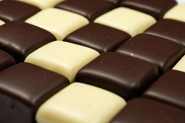 Auch die Zeit der Dominosteine beginnt im September. Für Menschen, die kein Marzipan mögen, gibt es sie inzwischen auch ohne diese Schicht. - © Andreas Lischka/Pixabay