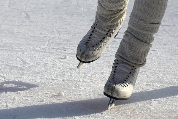 Eislaufen in der Eishalle Herford ist in OWL bekannt als besonderes Ausflugsziel zum Kindergeburtstag. - © Symbolfoto: Pixabay