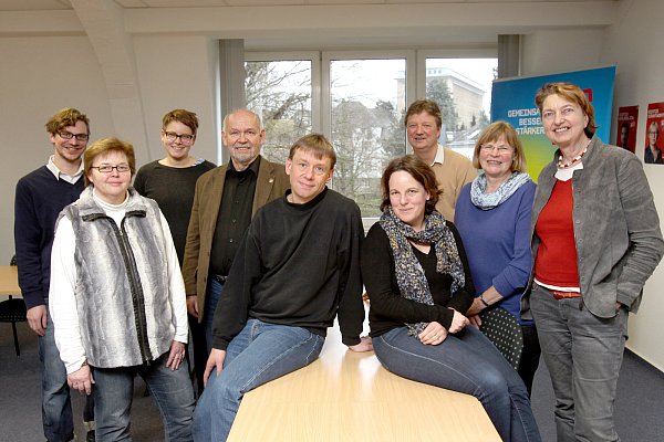 Ansprechpartner: Frederick Clasmeyer (v. l.), Regina Schlüter-Ruff, Katharina Vorderbrügge, Friedel Böhse, Karsten Wilke, Stephanie Geissler, Hermann Bueren, Annegret Beckmann, Annelie Buntenbach. - © Frank-Michael Kiel-Steinkamp