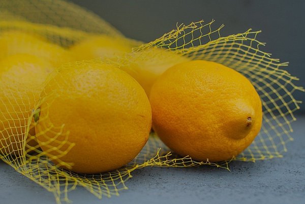 Manch einer schwört auf Zitronensaft als Erste-Hilfe-Mittel gegen Mückenstiche. - © Symbolfoto/Pixabay