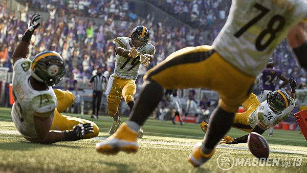 Erstmals können wir auch entscheiden, wie wir jubeln. Hier machen die Spieler der Pittsburgh Steelers einen auf "Dragonball". - © EA