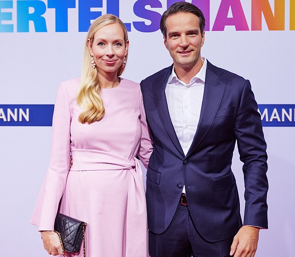 Thomas Coesfeld mit seiner Frau Marie-Josefien bei der Bertelsmann-Party in Berlin. - © Jan Voth