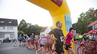 Hunderte starten beim 32. Bielefelder Feuerwehrlauf in Sieker