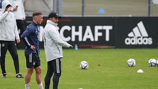 Vorbild Italien: Neuers forsche Töne zum Flick-Start