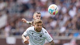Zweitliga-Spitzenteams Paderborn und HSV souverän