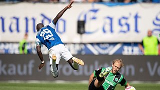 Zweitliga-Spitzenteams Paderborn und HSV souverän