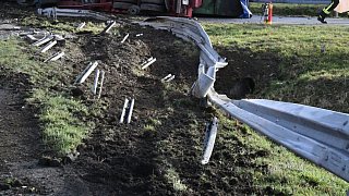 Lkw kippt auf der Autobahn 2 um