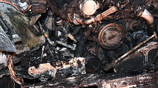 BMW geht auf der A33 plötzlich in Flammen auf