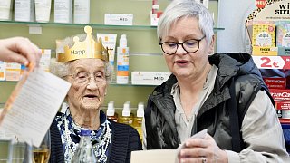 Überraschungsparty für 100-jährige Anneliese Kresse in der Apotheke