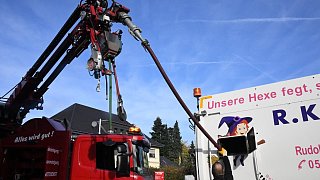 Borgholzhausen: B 68 wegen Hühnermist stundenlang gesperrt