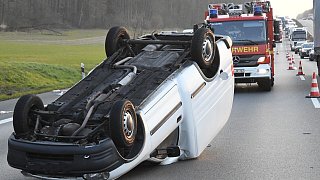 Opel überschlägt sich auf der A2 nahe Rheda-Wiedenbrück