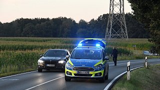 Auto überschlägt sich an Avenwedder Straße im Graben