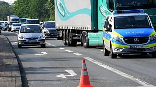 Drei Verletzte bei Unfall mit Streifenwagen in Gütersloh