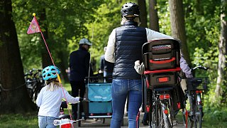 Gütersloh: Gütersloher feiern am 1. Mai - unter den Augen der Polizei