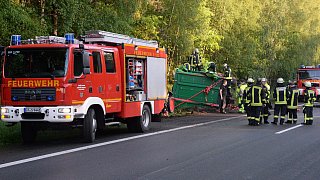 Schloß Holte-Stukenbrock: Tausende Hühner sterben bei Unfall auf der A33