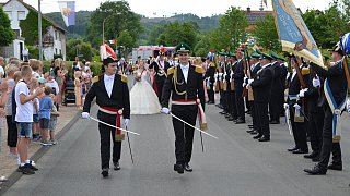 In Willebadessen werden die beiden Königspaare mit viel Beifall gefeiert.