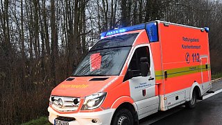 Rheda-Wiedenbrück: Feuerwehr muss Autofahrer schonend aus Fahrzeug retten