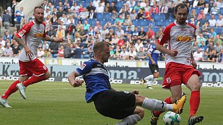 Arminia Bielefeld besiegt Regensburg mit 2:1