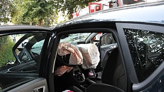 Autofahrerin wird bei Unfall eingeklemmt