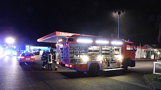 Brand in Gebäude einer Tankstelle