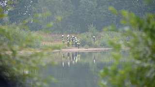 Feuerwehr und DLRG suchen an Baggersee nach Mann