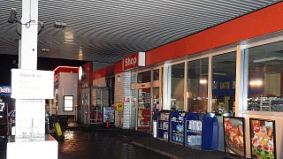 Brand in Gebäude einer Tankstelle