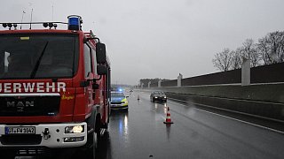 Porsche überschlägt sich auf der A33 bei Steinhagen