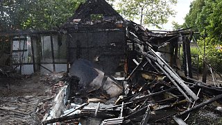 Stall für Hühner und Enten brennt in Gütersloh