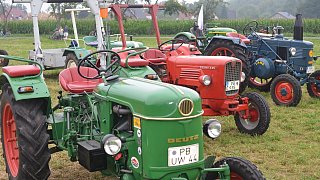 Borchen: Demonstration historischer Kornernte und Landtechnik
