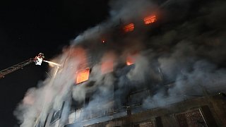 Behörden: Mehr als 50 Tote bei Fabrikbrand in Bangladesch
