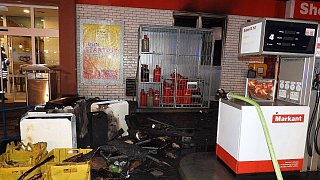 Brand in Gebäude einer Tankstelle