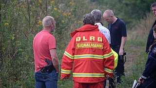 Feuerwehr und DLRG suchen an Baggersee nach Mann