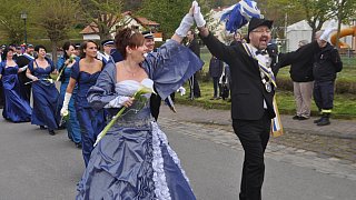 Warburg: Die Warburger Schützen und Regenten feiern beim Stadtschützenfest in Calenberg ihr Stadtschützenkönigspaar Rainer und Bärbel Schnückel