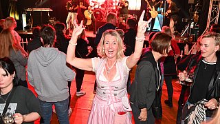 Warburg: Die Paveier aus Köln rocken die Warburger Oktoberwoche.