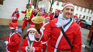 Eine Stadt sieht rot: Motive vom 6.Bielefelder Santa Run