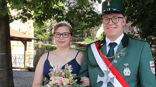 Bad Driburg: Neuenheerser Schützen präsentieren ihr Königspaar