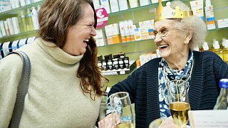 Überraschungsparty für 100-jährige Anneliese Kresse in der Apotheke