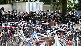 Gütersloh: Gütersloher feiern am 1. Mai - unter den Augen der Polizei