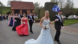Warburg: Die Warburger Schützen und Regenten feiern beim Stadtschützenfest in Calenberg ihr Stadtschützenkönigspaar Rainer und Bärbel Schnückel